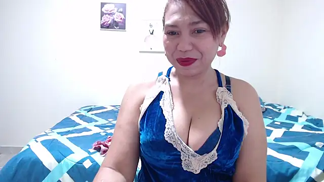 dannamomcerratt online show from April 30, 2:06 am