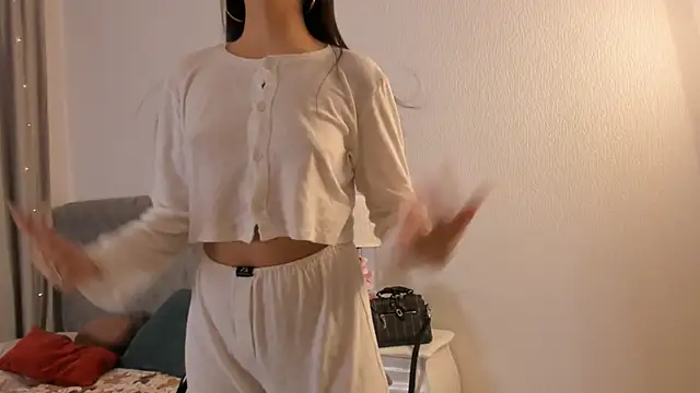 AraIkenberry online show from March 15, 6:43 pm