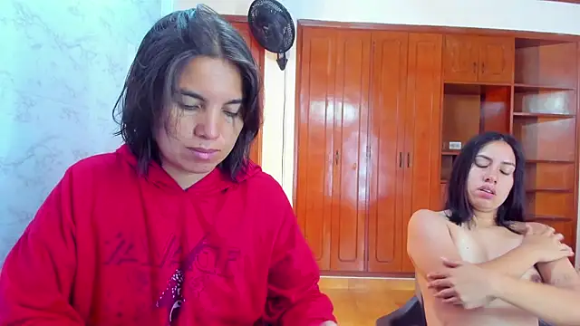 Emily and Soffy online show from May 4, 12:31 pm