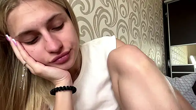 JeneeEady online show from June 11, 8:11 am