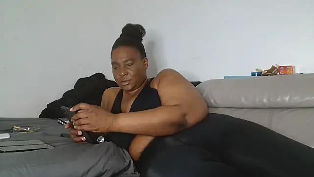 CurvySashia online show from July 10, 11:15 pm