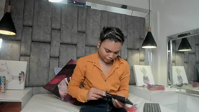 Maggyx online show from July 25, 2:02 pm
