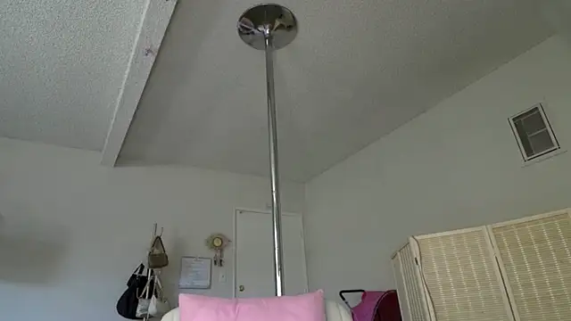 TheDaisyPink online show from April 29, 6:24 pm