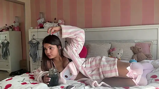 TheDaisyPink online show from February 6, 9:51 pm