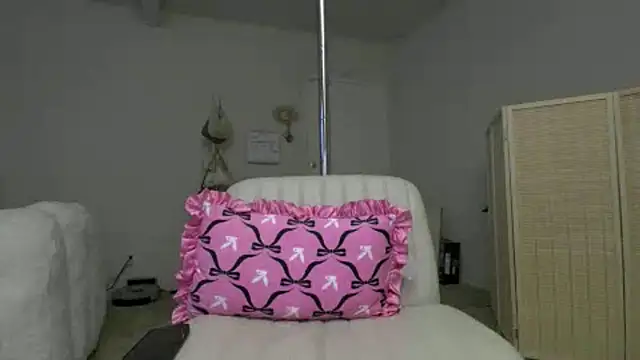 TheDaisyPink online show from May 1, 11:08 pm