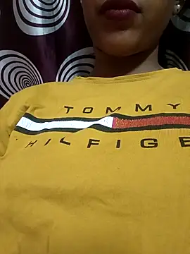 komalsharma99 online show from May 4, 6:55 pm