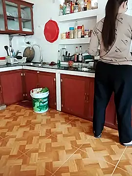 LiilyZi online show from February 26, 7:40 am