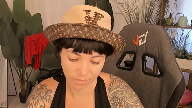 NeoGeisha online show from July 31, 7:20 am