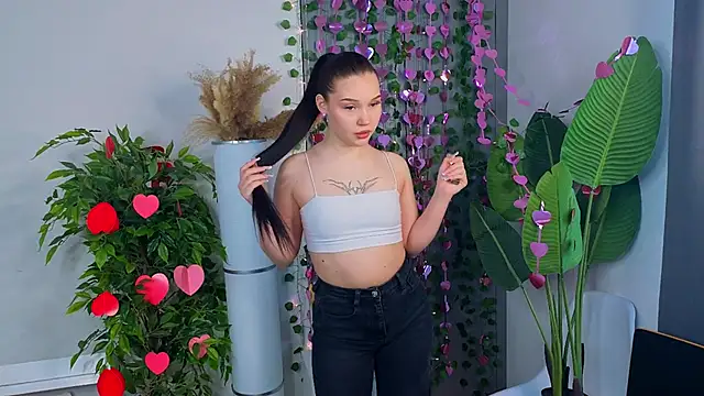 RoxannRunk online show from February 18, 6:45 am