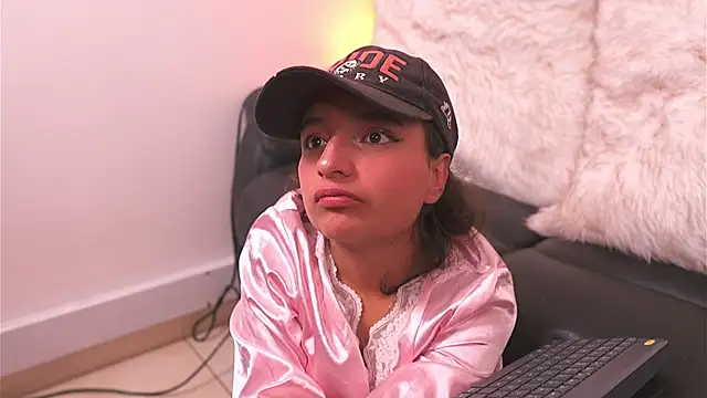  emily jonexs online show from April 22, 4:59 pm
