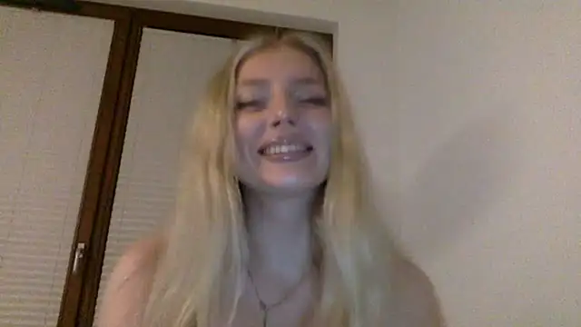 MayaWetDream online show from May 3, 7:28 pm