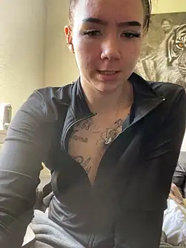 zoeelovee online show from March 16, 11:36 am