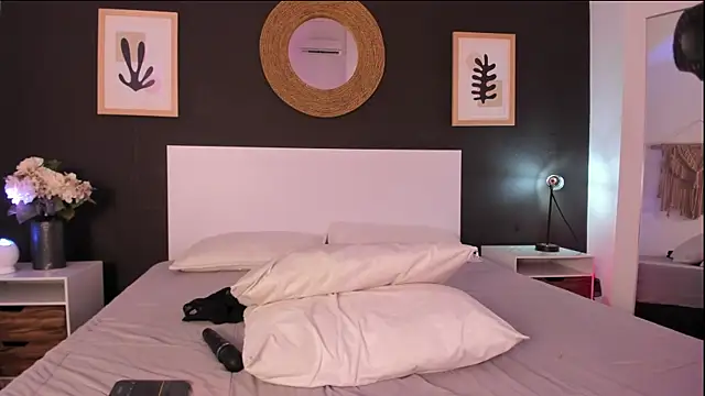 Daphne Miiller online show from March 18, 4:06 am