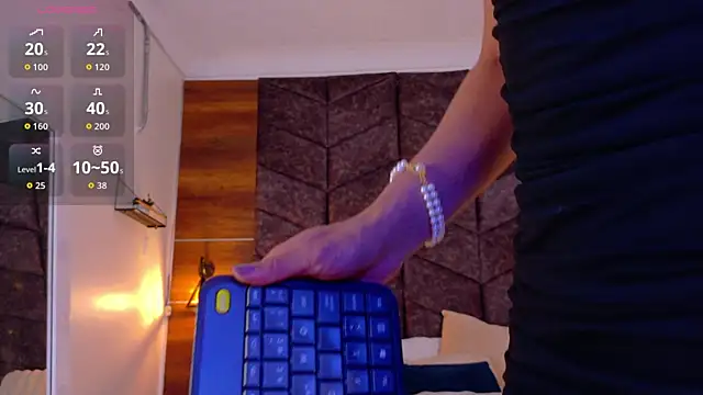 FernandaBrown   online show from May 4, 7:39 pm