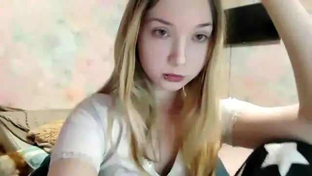 TiaBIanks online show from May 2, 3:54 am