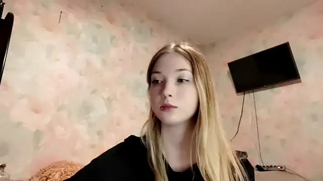 TiaBIanks online show from May 7, 11:14 am