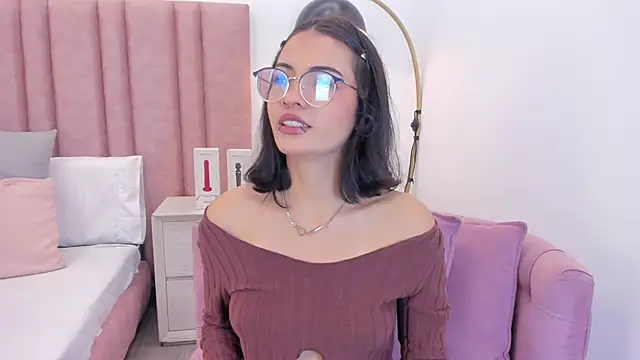 im lily  online show from March 8, 1:04 pm