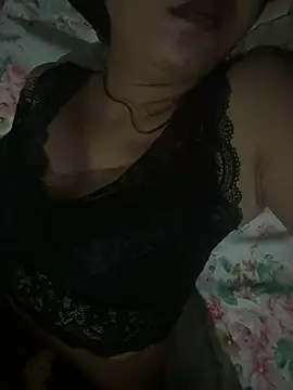 raavigirl online show from August 4, 10:27 pm