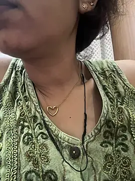 raavigirl online show from July 29, 4:51 pm