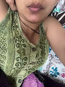 raavigirl online show from July 7, 7:49 pm