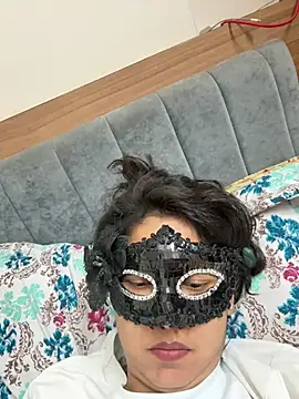raavigirl online show from May 3, 7:17 pm
