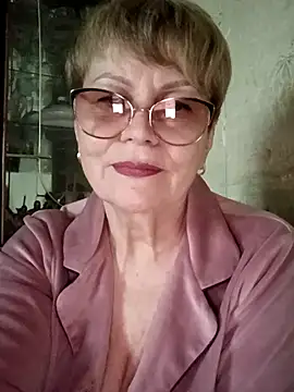 SophieBurns online show from June 13, 2:14 pm