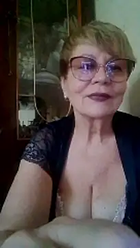 SophieBurns online show from July 6, 11:15 am