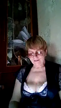 SophieBurns online show from July 4, 2:02 pm