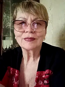 SophieBurns online show from June 12, 2:03 pm