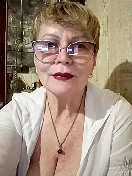 SophieBurns online show from July 27, 4:04 pm