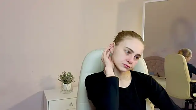 Erica Grace online show from April 22, 5:37 am