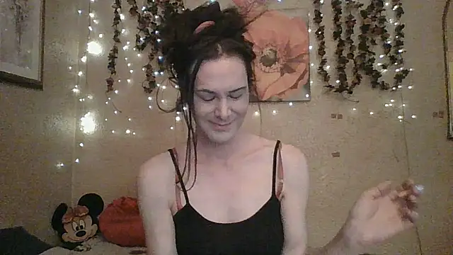 sillymillie4 online show from May 15, 1:22 am