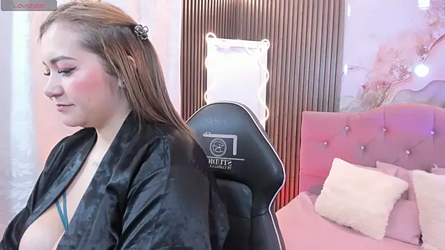 LUNAKITTY TAY online show from July 17, 11:36 am