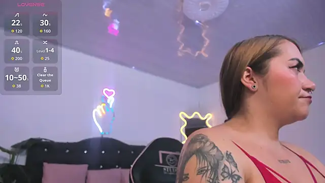 LUNAKITTY TAY online show from June 20, 11:36 am