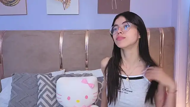 Mia Naive online show from July 14, 12:10 pm
