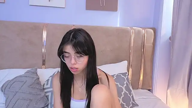 Mia Naive online show from June 18, 8:14 pm