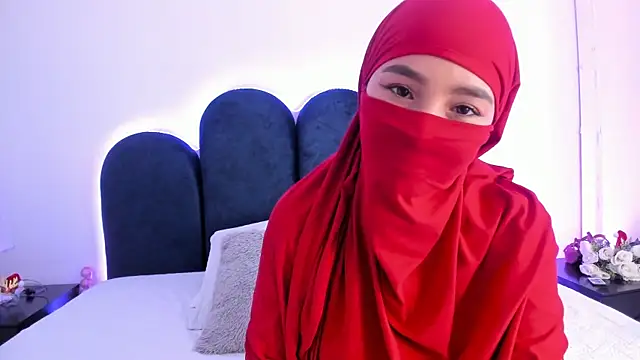 Yaasmin  online show from February 9, 7:05 pm