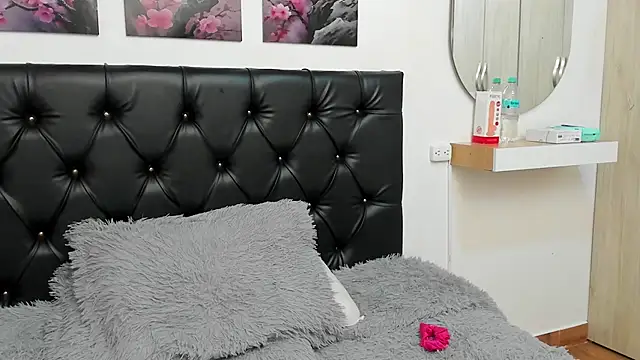 Kitty f00x online show from June 24, 9:14 pm