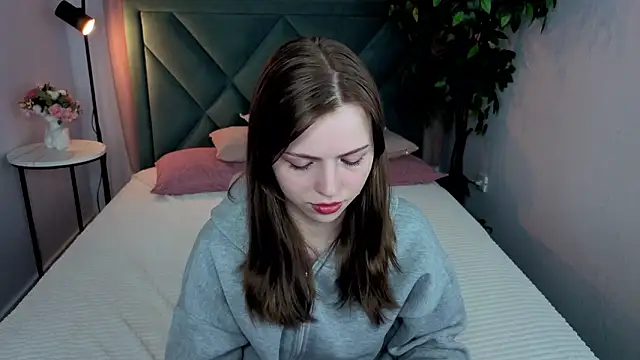 LesleySky online show from March 12, 8:33 pm