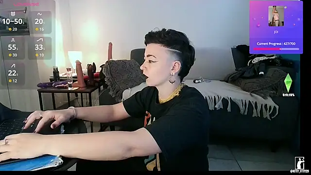 kittyfitty29 online show from April 22, 8:28 pm