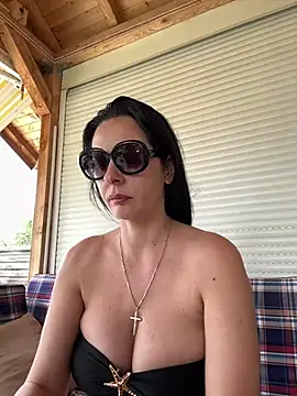 MiriamDelyn online show from May 11, 10:06 am