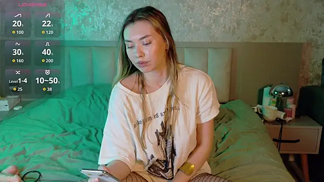 gwenonl1ne online show from June 12, 10:01 am