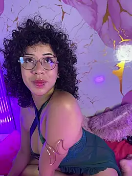 Woo isDaphne online show from July 17, 12:15 am