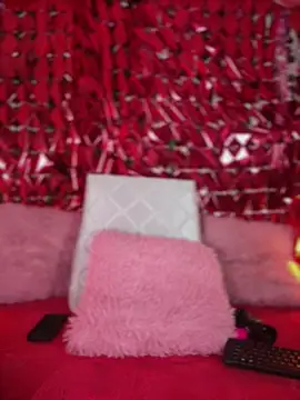 Woo isDaphne online show from February 8, 11:40 pm