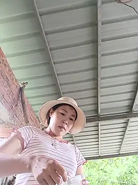 Yiyoongg online show from July 17, 7:35 am