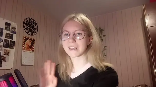 RunawayBr1de online show from March 17, 2:10 pm