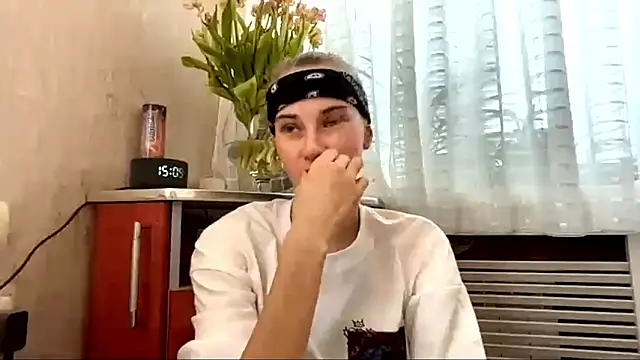 DannieColla online show from March 18, 12:10 pm