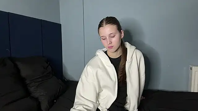 LinaWills online show from March 29, 4:17 pm