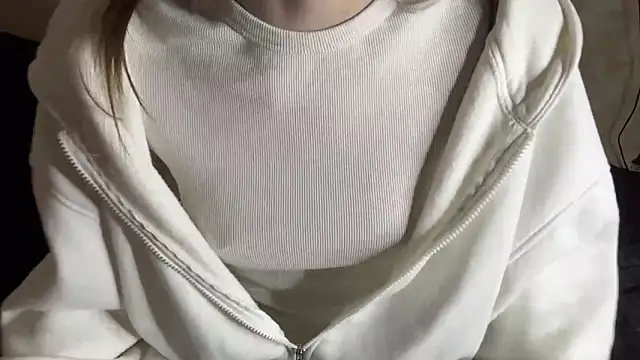 LinaWills online show from April 6, 3:57 pm