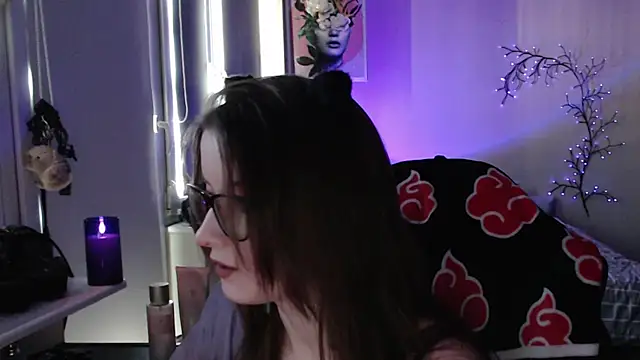 LunaXcherry online show from April 29, 4:53 pm